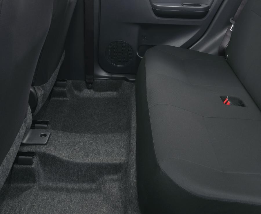 Интерьер Toyota Pixis Epoch 2017 года  (фото 6 из 6)